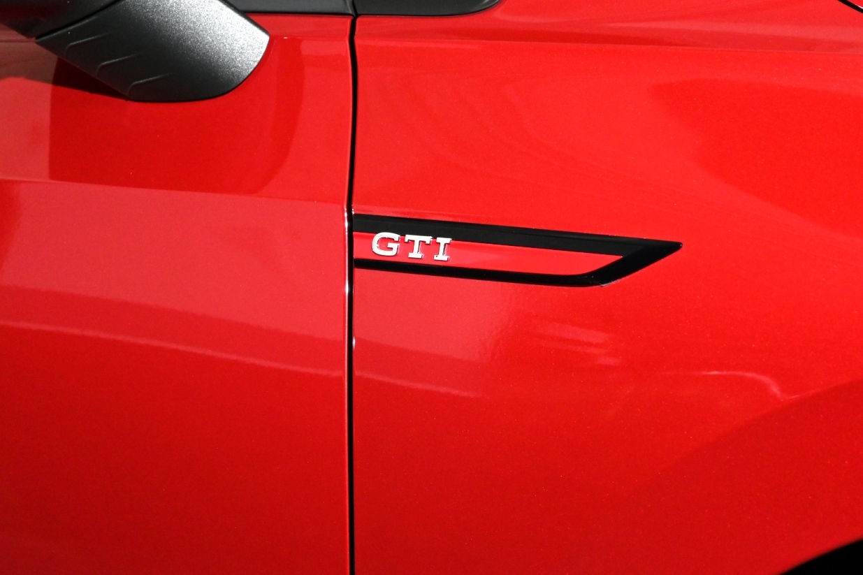 Volkswagen GOLF GTI 2,0 tsi 180kw 245cv dsg 5p 2023 19.600km Gasolina Automatico