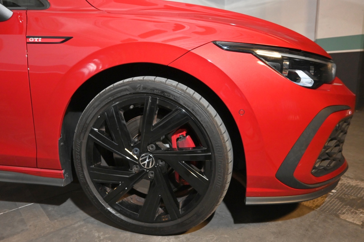 Volkswagen GOLF GTI 2,0 tsi 180kw 245cv dsg 5p 2023 19.600km Gasolina Automatico