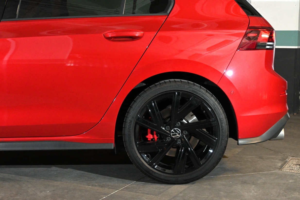 Volkswagen GOLF GTI 2,0 tsi 180kw 245cv dsg 5p 2023 19.600km Gasolina Automatico