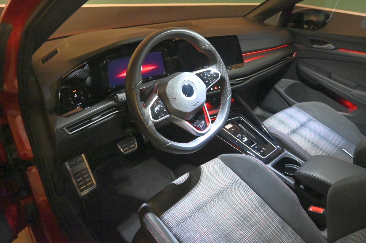 Volkswagen GOLF GTI 2,0 tsi 180kw 245cv dsg 5p 2023 19.600km Gasolina Automatico