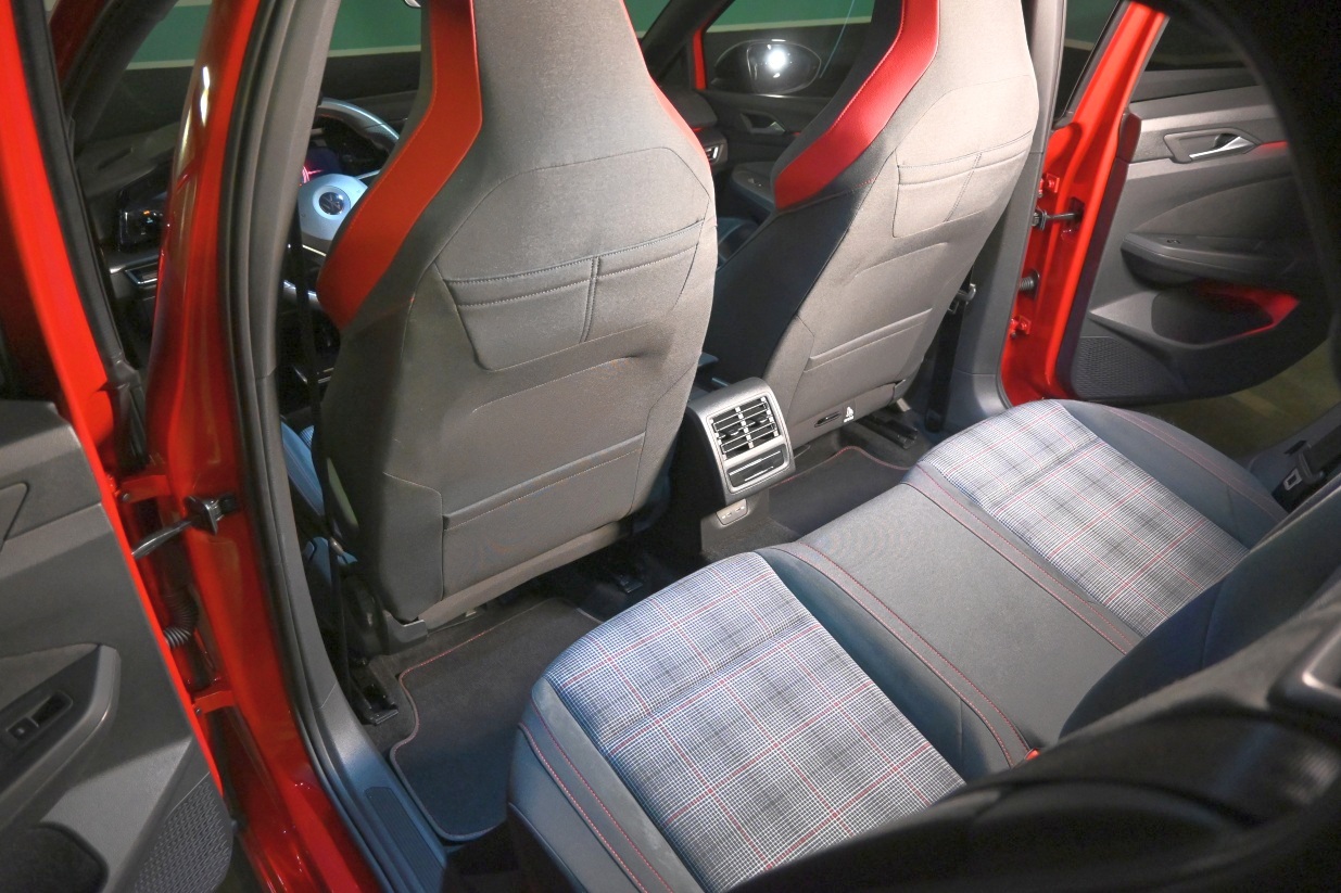 Volkswagen GOLF GTI 2,0 tsi 180kw 245cv dsg 5p 2023 19.600km Gasolina Automatico