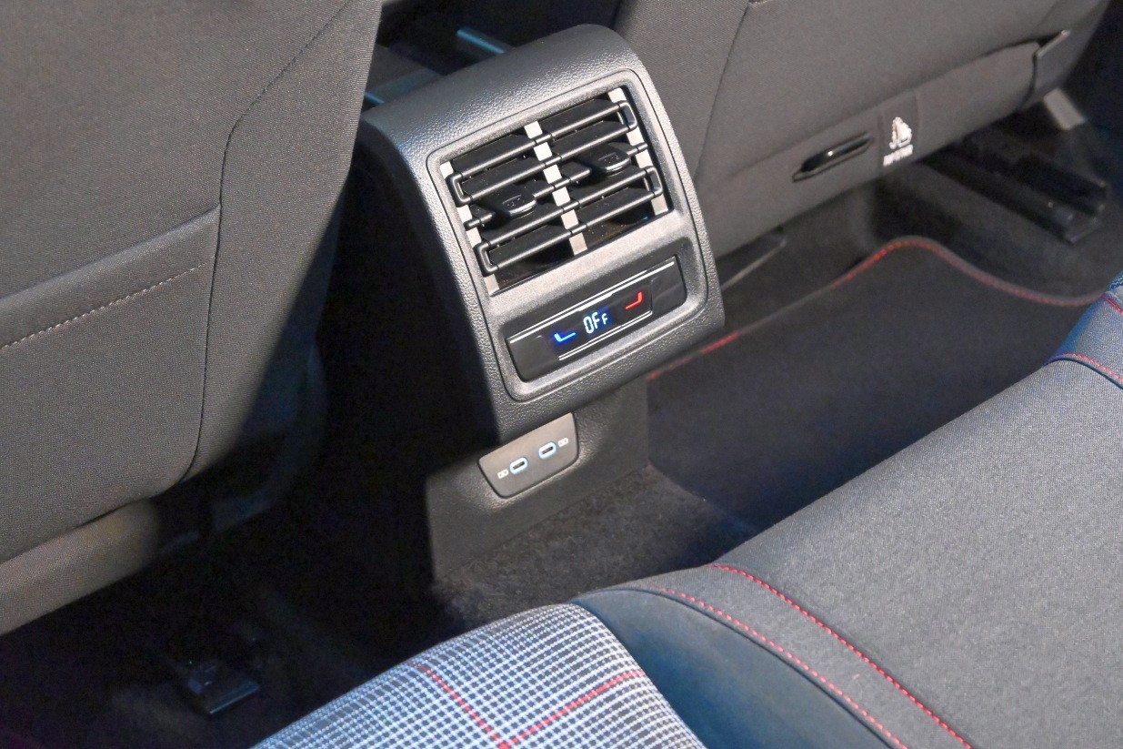 Volkswagen GOLF GTI 2,0 tsi 180kw 245cv dsg 5p 2023 19.600km Gasolina Automatico