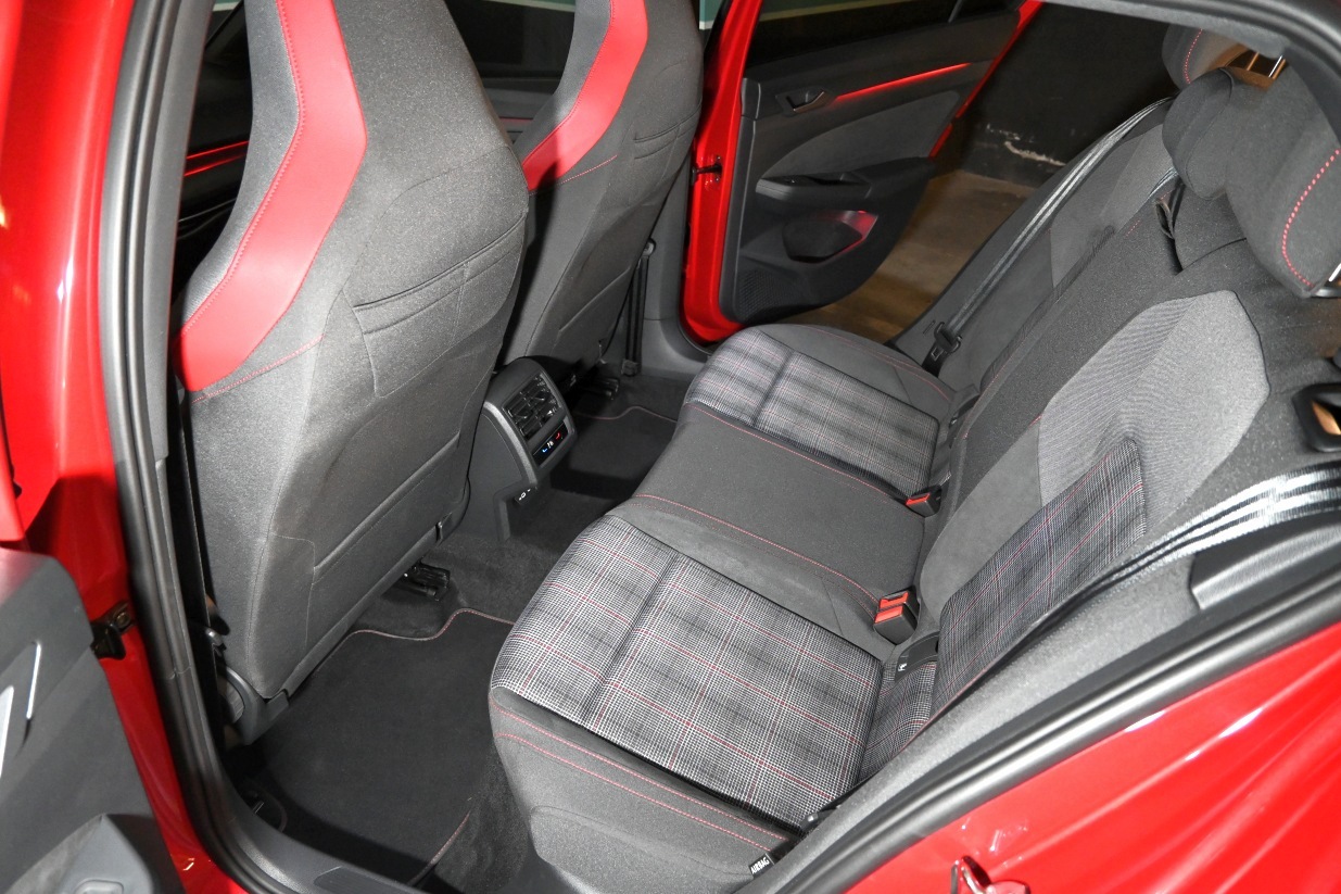 Volkswagen GOLF GTI 2,0 tsi 180kw 245cv dsg 5p 2023 19.600km Gasolina Automatico