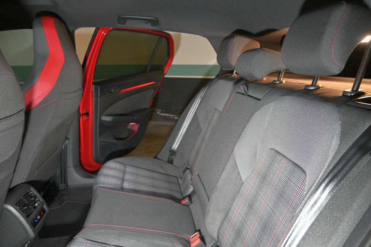 Volkswagen GOLF GTI 2,0 tsi 180kw 245cv dsg 5p 2023 19.600km Gasolina Automatico