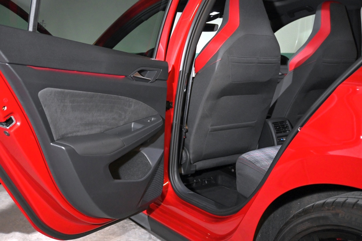 Volkswagen GOLF GTI 2,0 tsi 180kw 245cv dsg 5p 2023 19.600km Gasolina Automatico