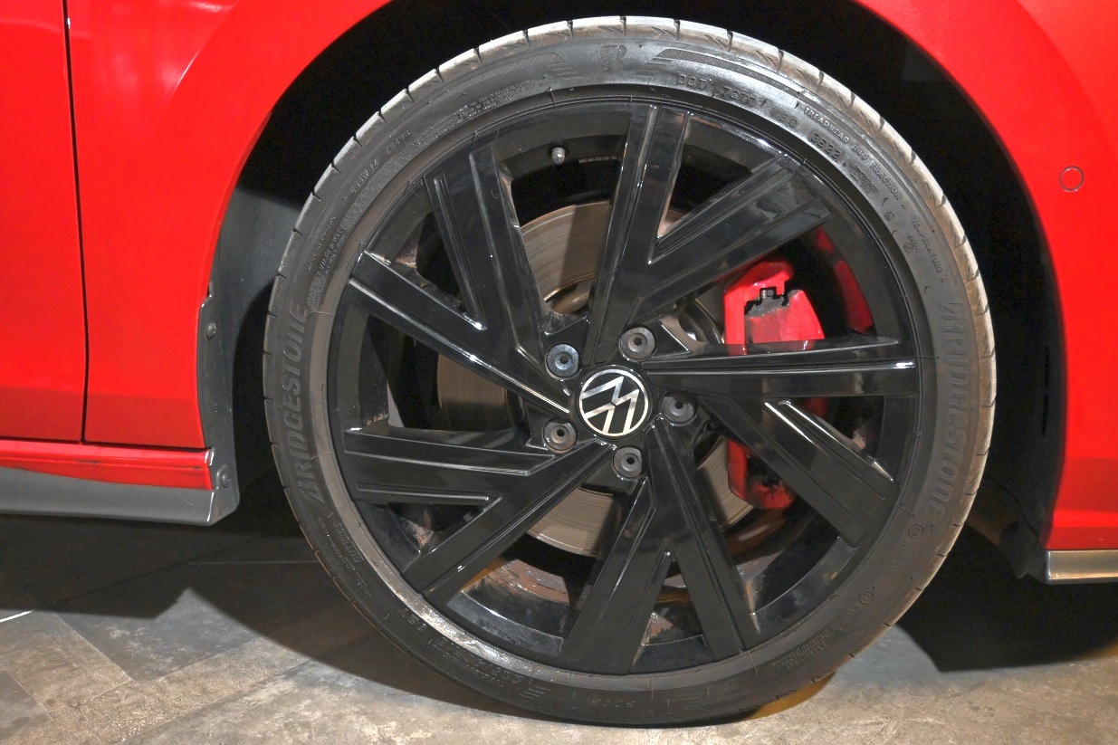 Volkswagen GOLF GTI 2,0 tsi 180kw 245cv dsg 5p 2023 19.600km Gasolina Automatico