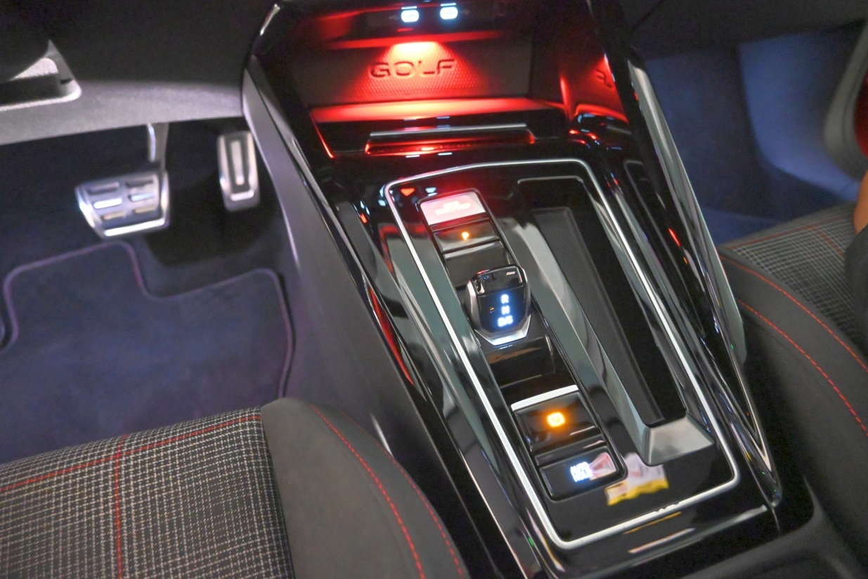 Volkswagen GOLF GTI 2,0 tsi 180kw 245cv dsg 5p 2023 19.600km Gasolina Automatico