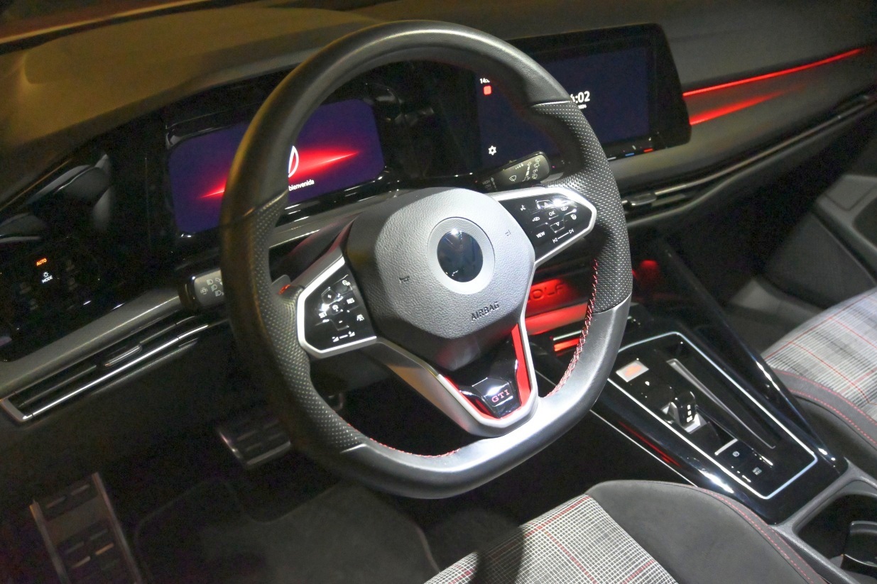 Volkswagen GOLF GTI 2,0 tsi 180kw 245cv dsg 5p 2023 19.600km Gasolina Automatico