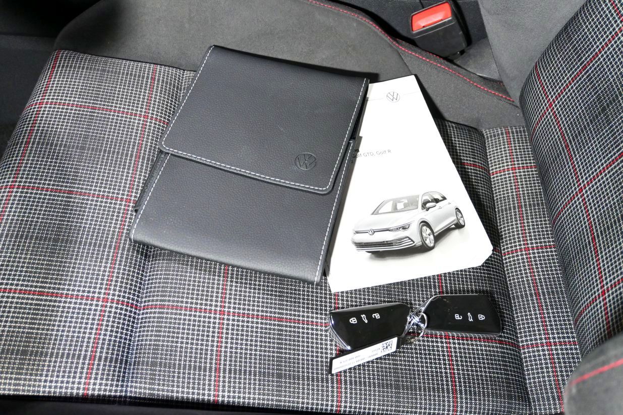 Volkswagen GOLF GTI 2,0 tsi 180kw 245cv dsg 5p 2023 19.600km Gasolina Automatico