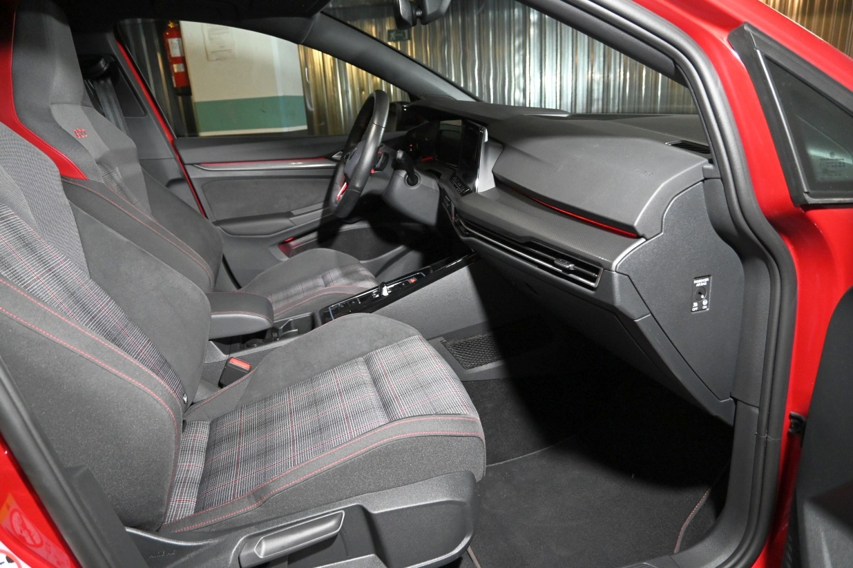 Volkswagen GOLF GTI 2,0 tsi 180kw 245cv dsg 5p 2023 19.600km Gasolina Automatico