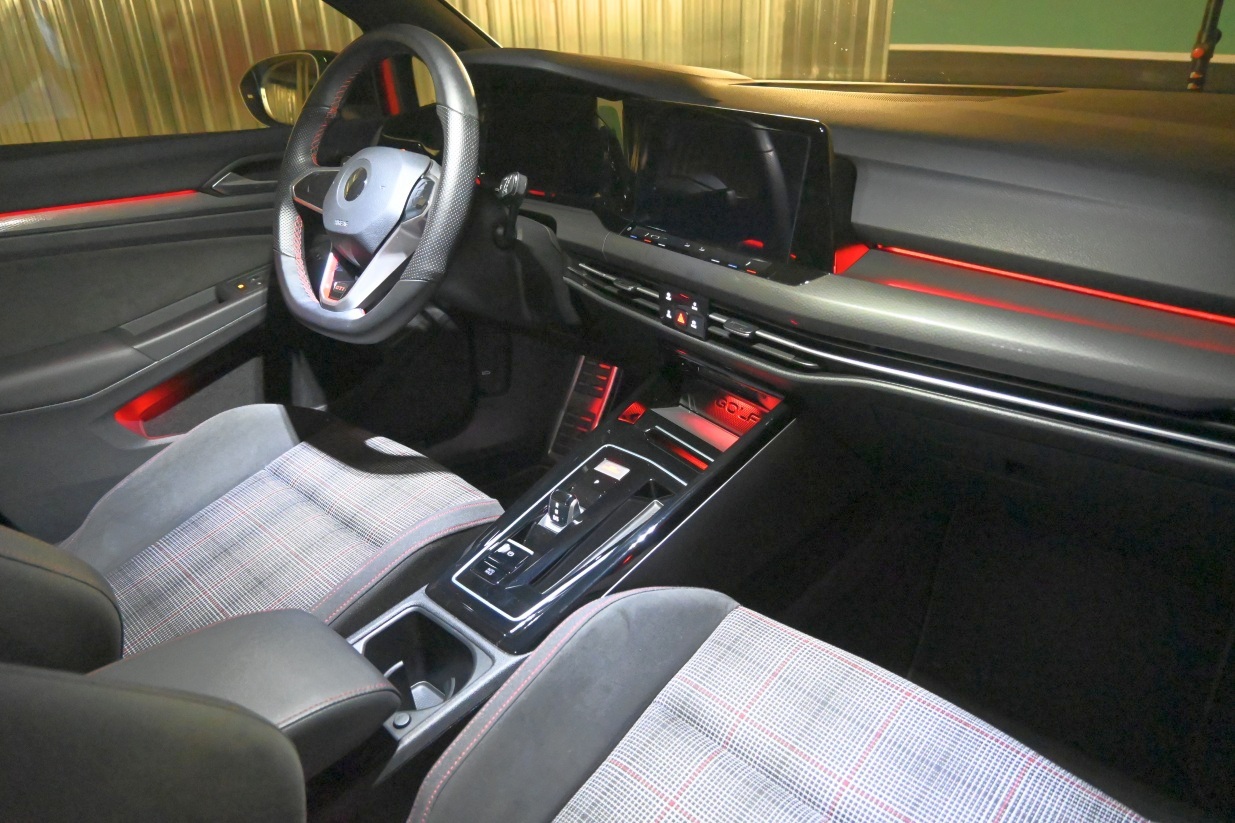 Volkswagen GOLF GTI 2,0 tsi 180kw 245cv dsg 5p 2023 19.600km Gasolina Automatico