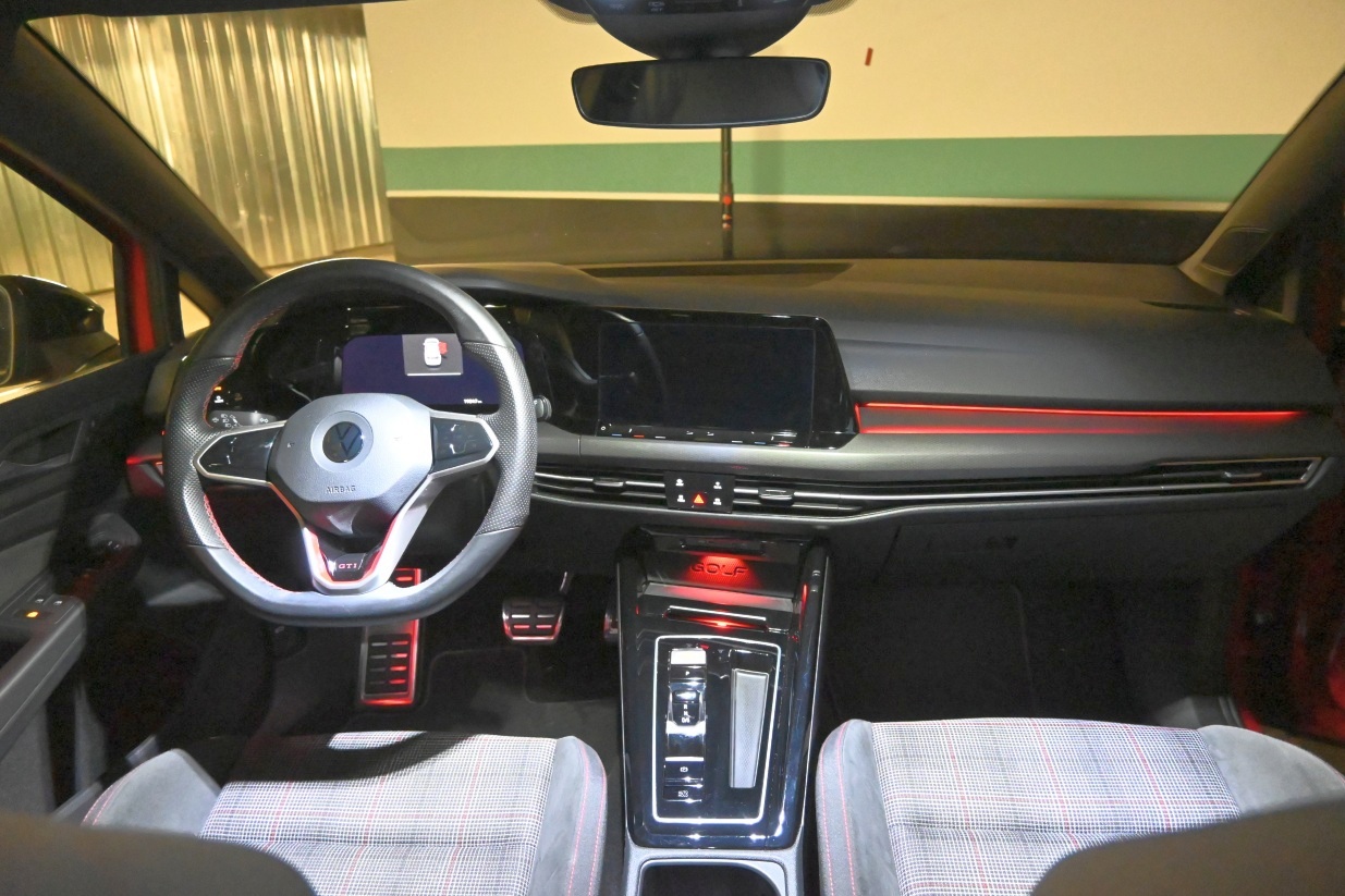 Volkswagen GOLF GTI 2,0 tsi 180kw 245cv dsg 5p 2023 19.600km Gasolina Automatico