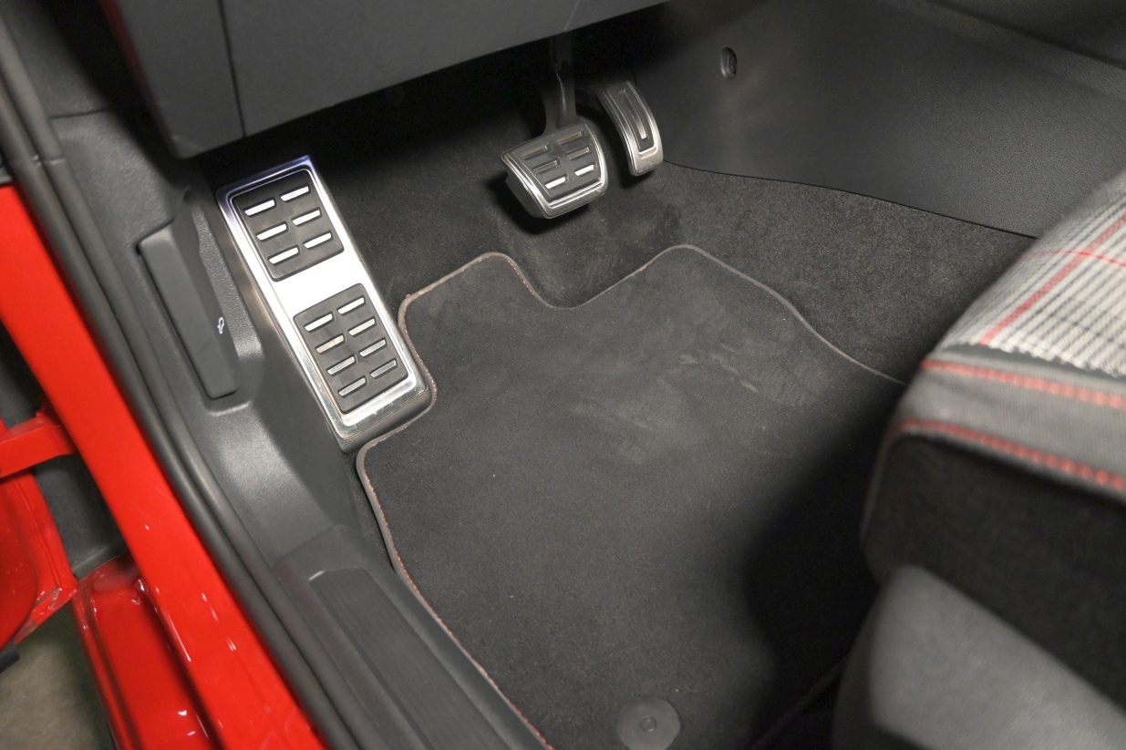 Volkswagen GOLF GTI 2,0 tsi 180kw 245cv dsg 5p 2023 19.600km Gasolina Automatico