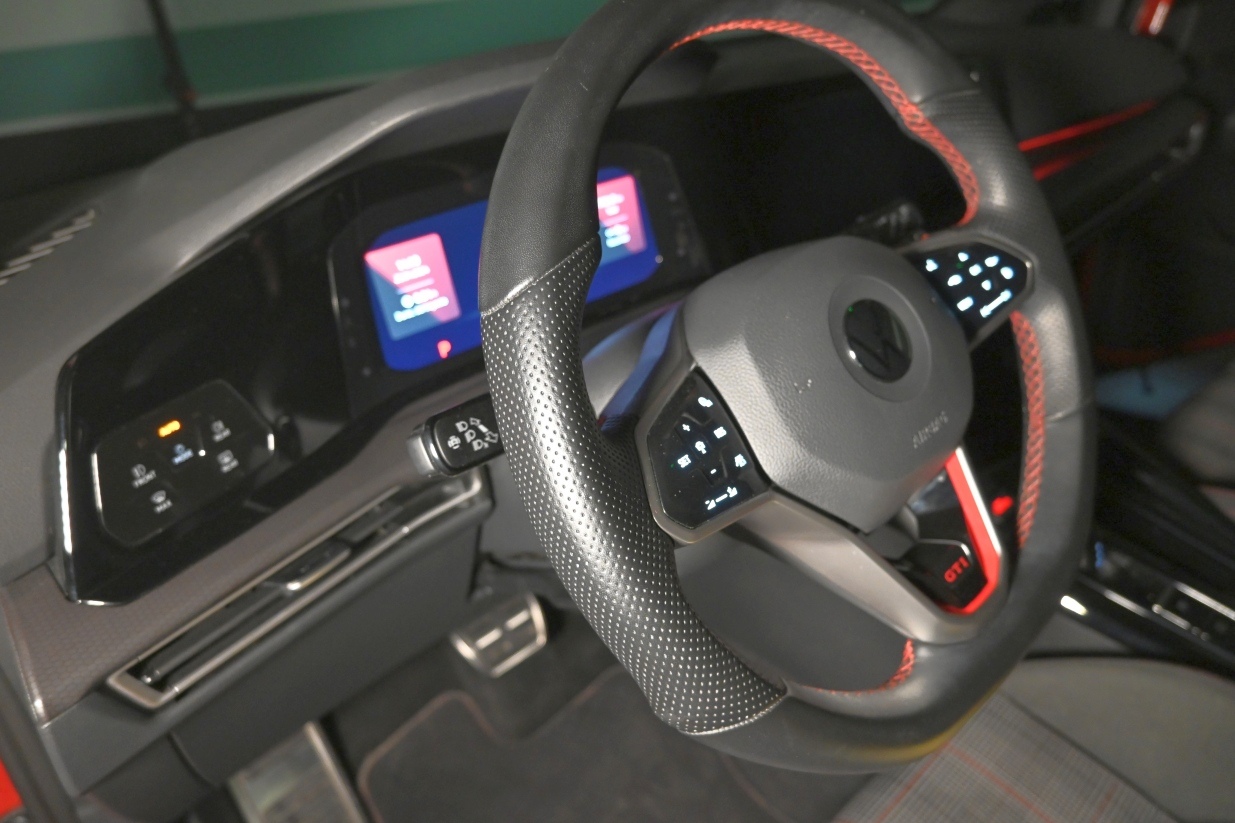 Volkswagen GOLF GTI 2,0 tsi 180kw 245cv dsg 5p 2023 19.600km Gasolina Automatico