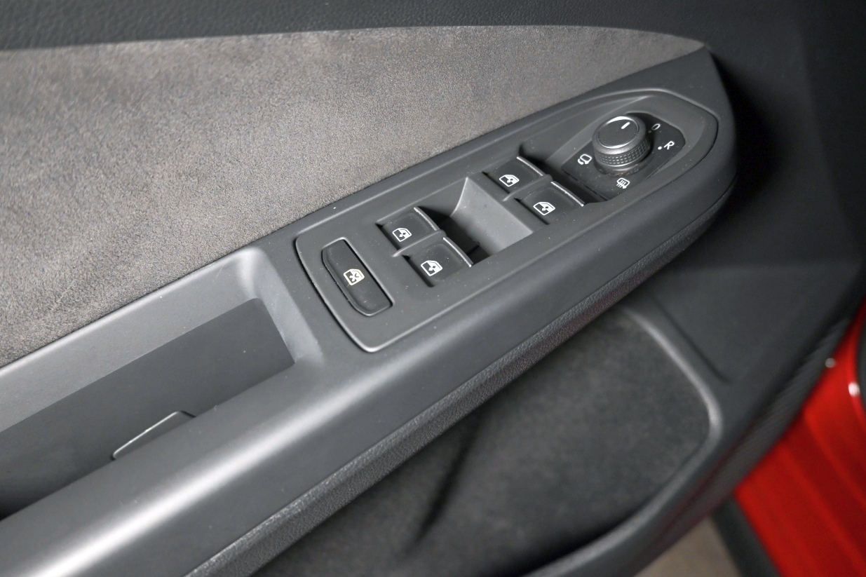 Volkswagen GOLF GTI 2,0 tsi 180kw 245cv dsg 5p 2023 19.600km Gasolina Automatico