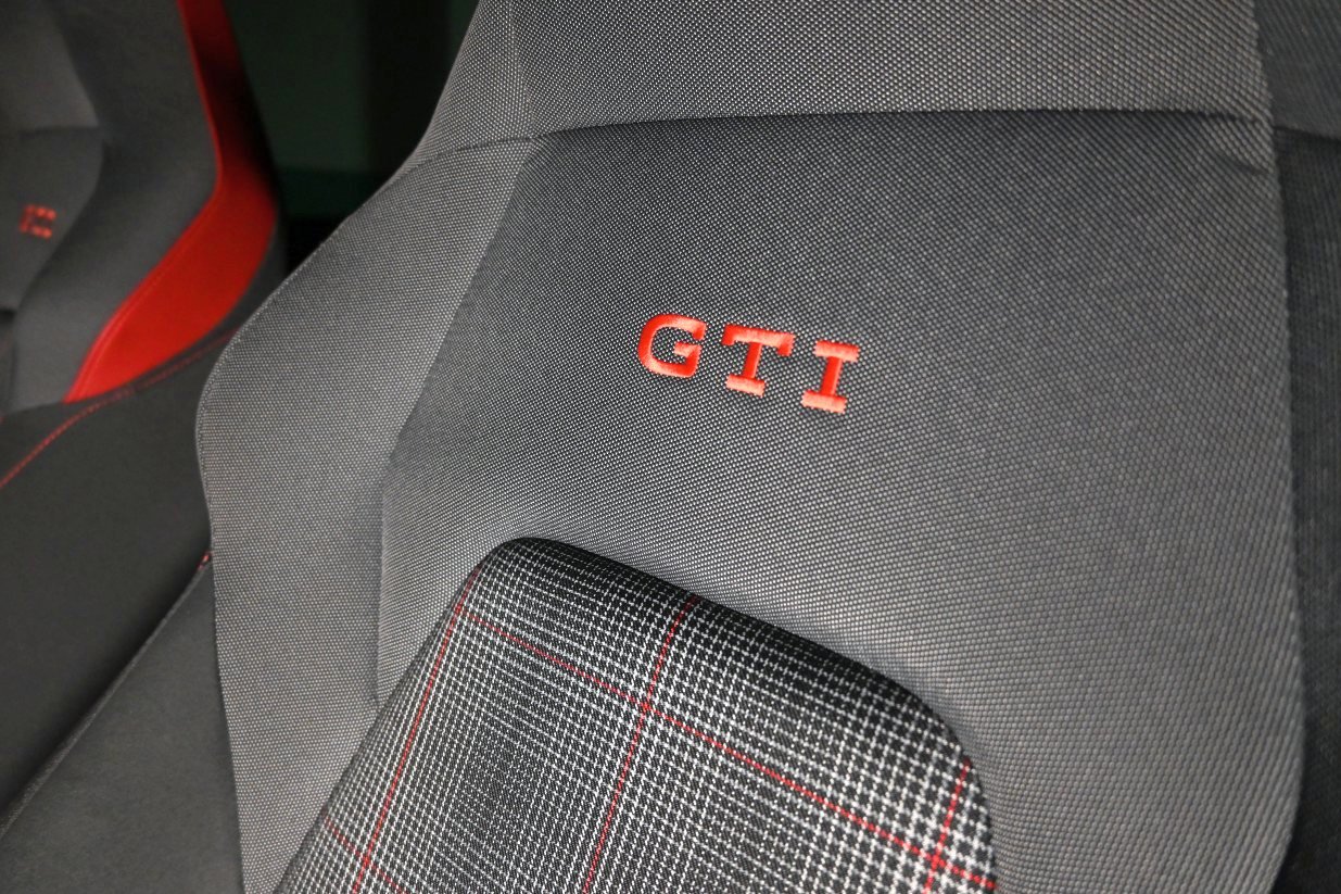 Volkswagen GOLF GTI 2,0 tsi 180kw 245cv dsg 5p 2023 19.600km Gasolina Automatico