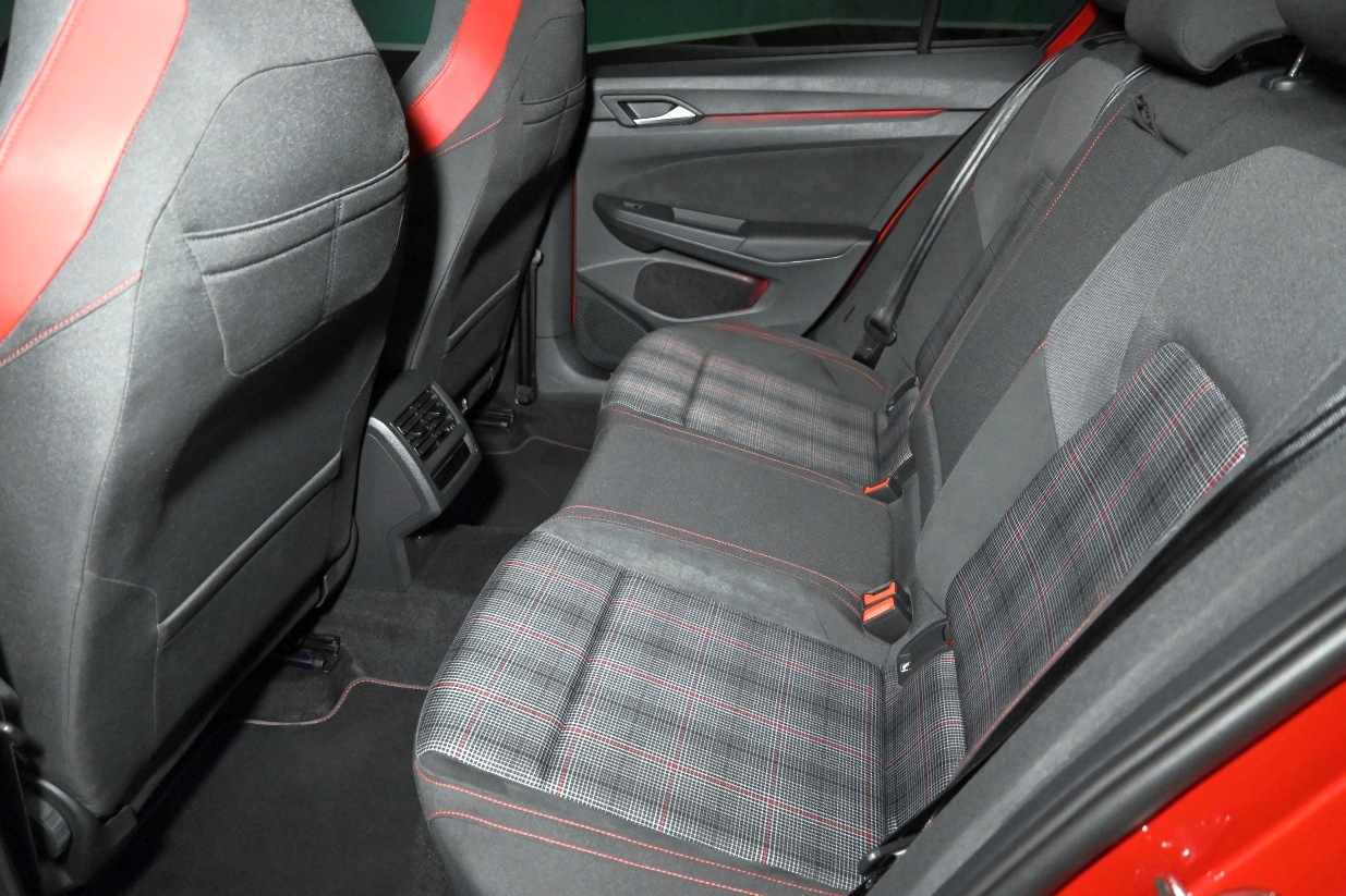 Volkswagen GOLF GTI 2,0 tsi 180kw 245cv dsg 5p 2023 19.600km Gasolina Automatico