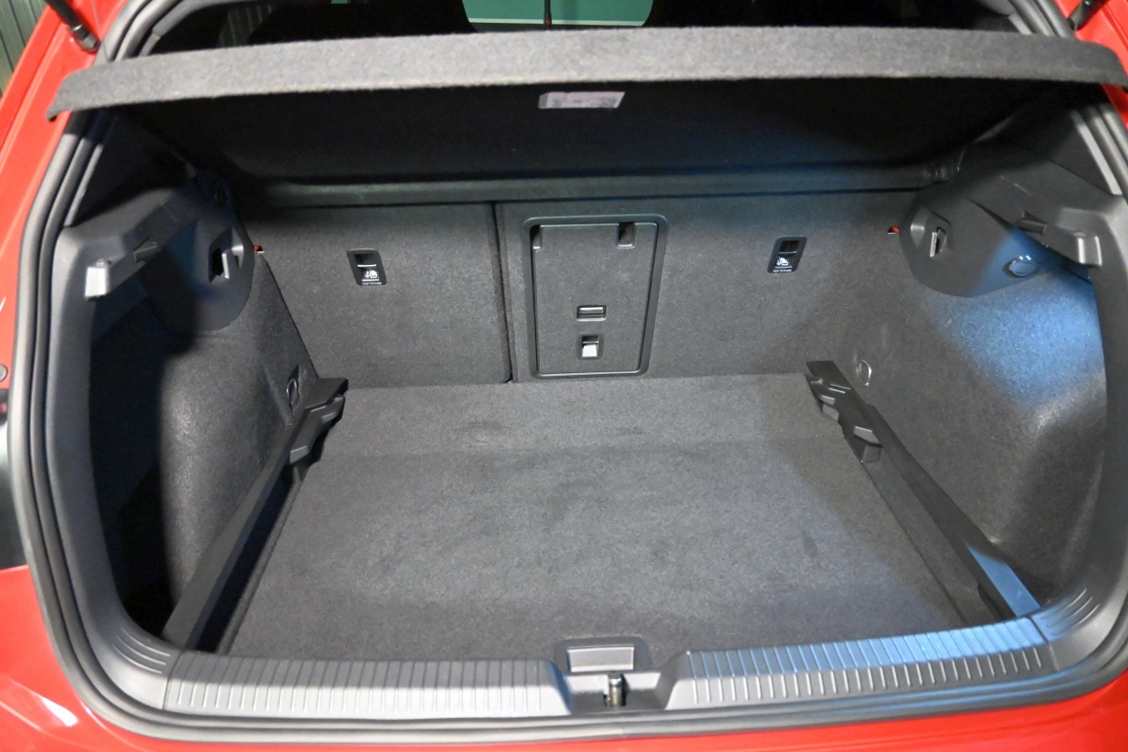 Volkswagen GOLF GTI 2,0 tsi 180kw 245cv dsg 5p 2023 19.600km Gasolina Automatico