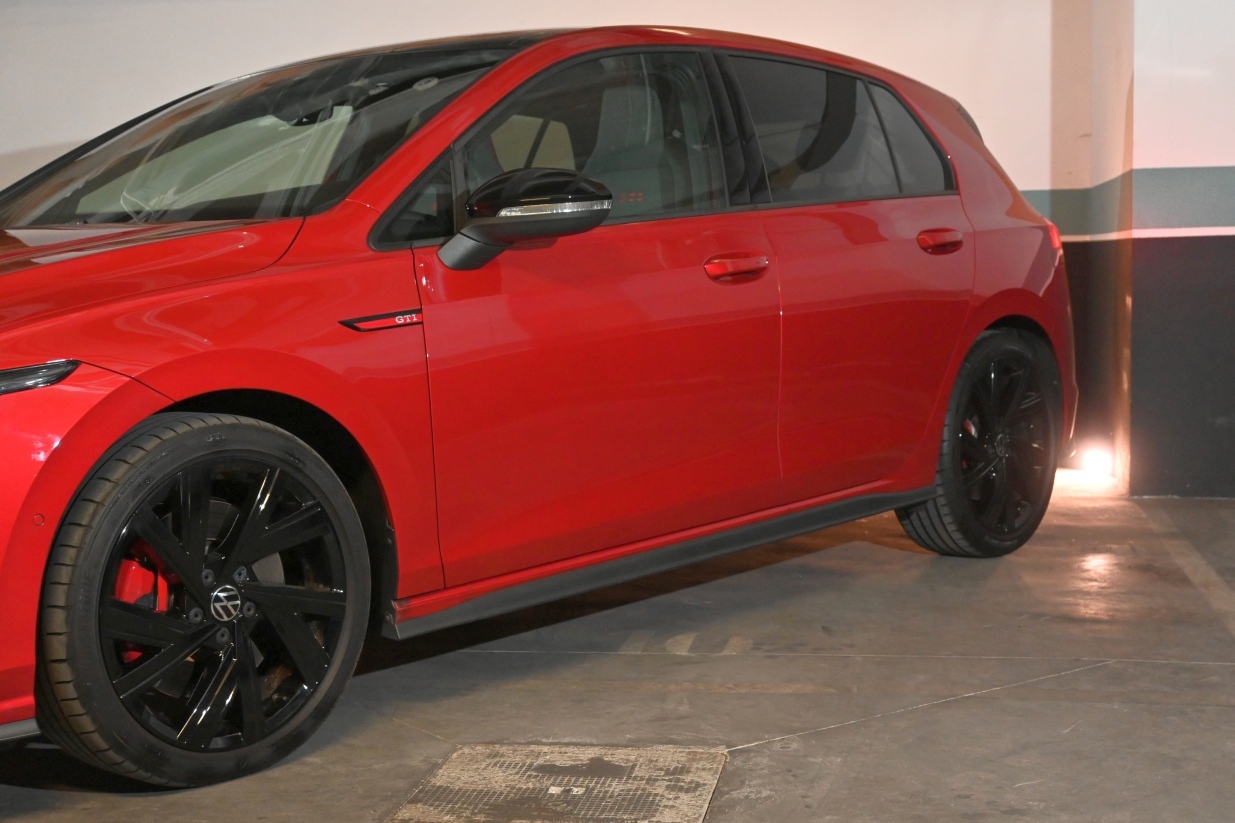 Volkswagen GOLF GTI 2,0 tsi 180kw 245cv dsg 5p 2023 19.600km Gasolina Automatico