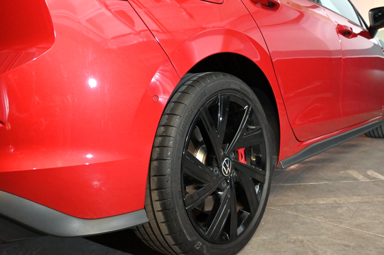 Volkswagen GOLF GTI 2,0 tsi 180kw 245cv dsg 5p 2023 19.600km Gasolina Automatico